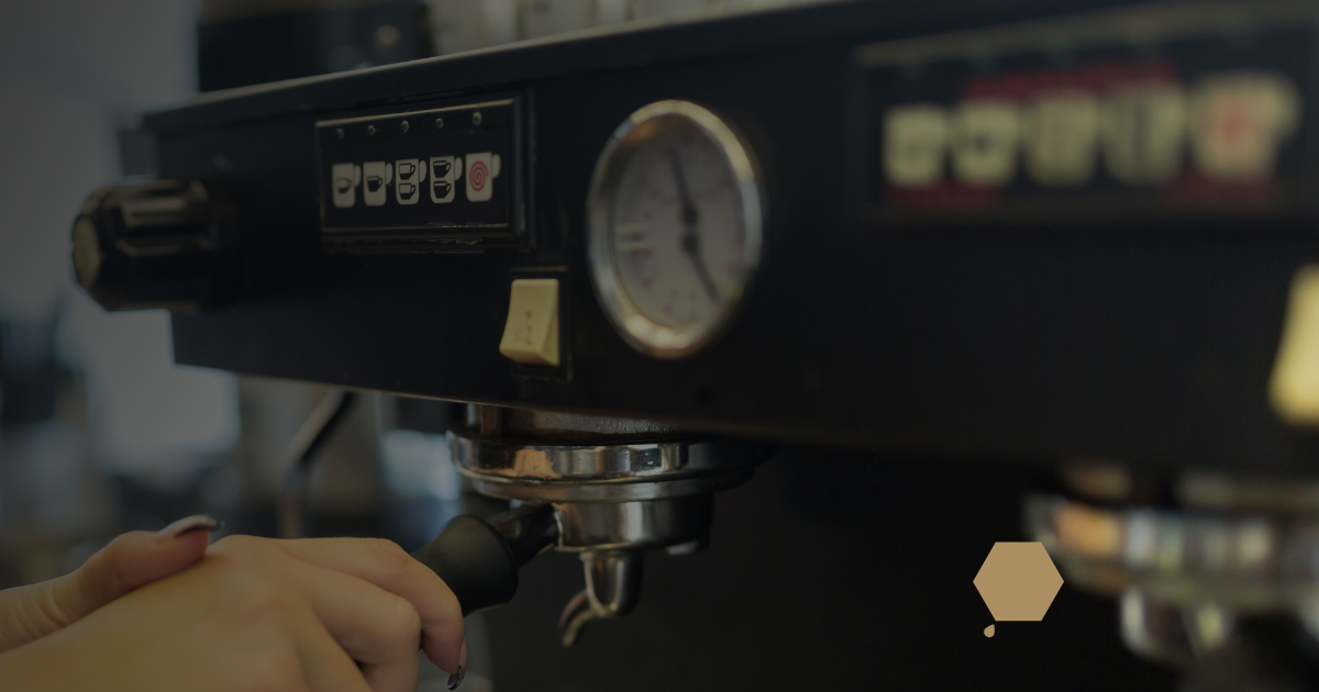 https://coffeematters.com.mx/wp-content/uploads/2022/02/Por-que-es-importante-el-mantenimiento-de-mi-maquina-de-cafe-CFFM.png